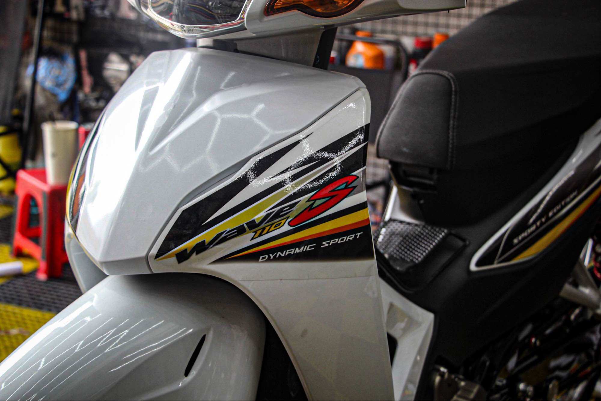 Tem xe wave S trắng tem chế