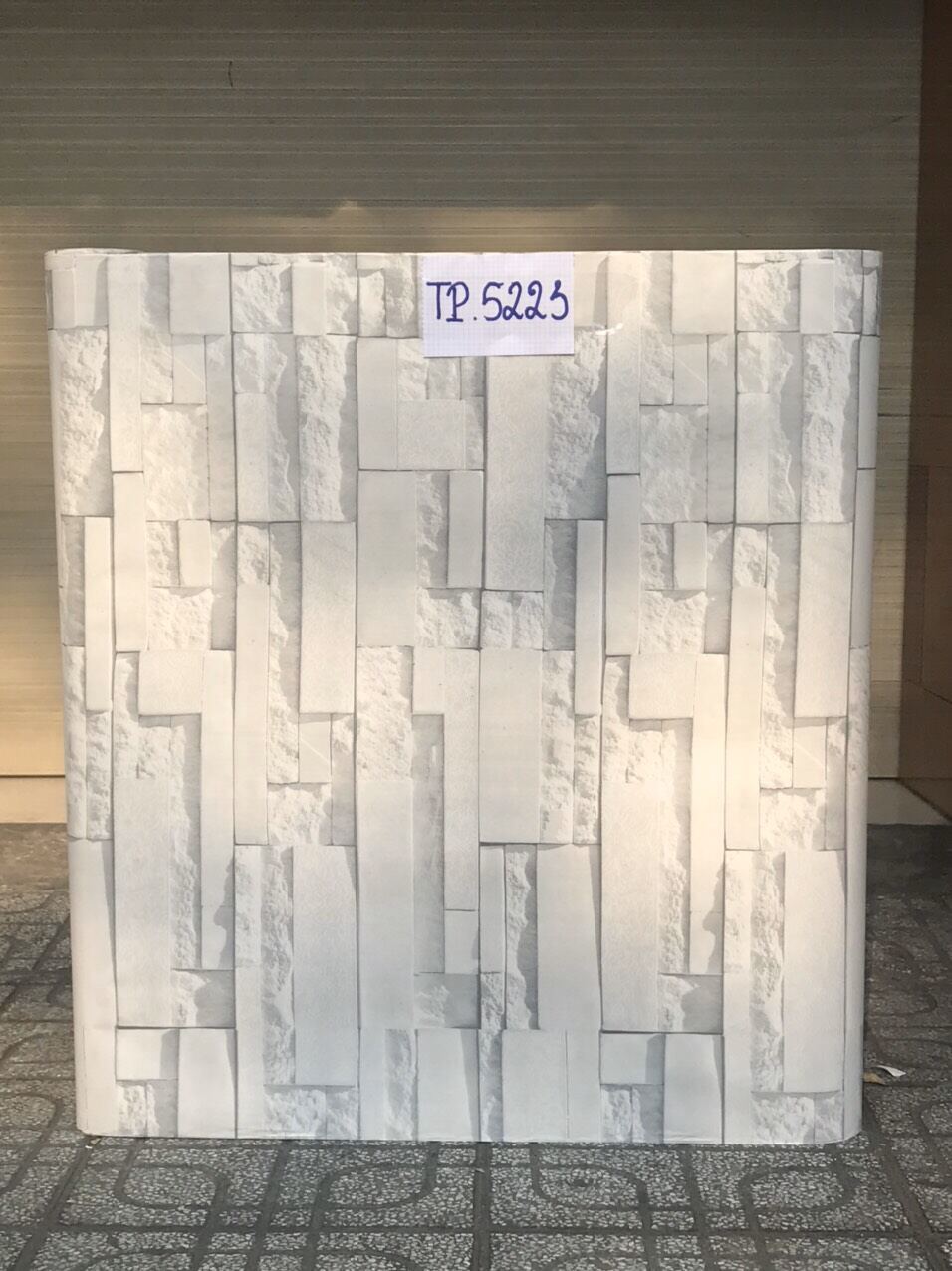 giấy dán tường có keo sẵn (kích thước: khổ 90cm*1m)
