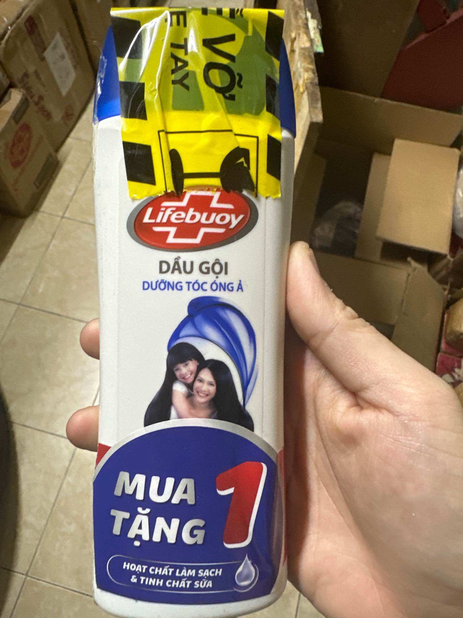 Dầu gội Lifebuoy 640g (Xanh Óng Ả, Đỏ Mềm Mượt Kháng Khuẩn)