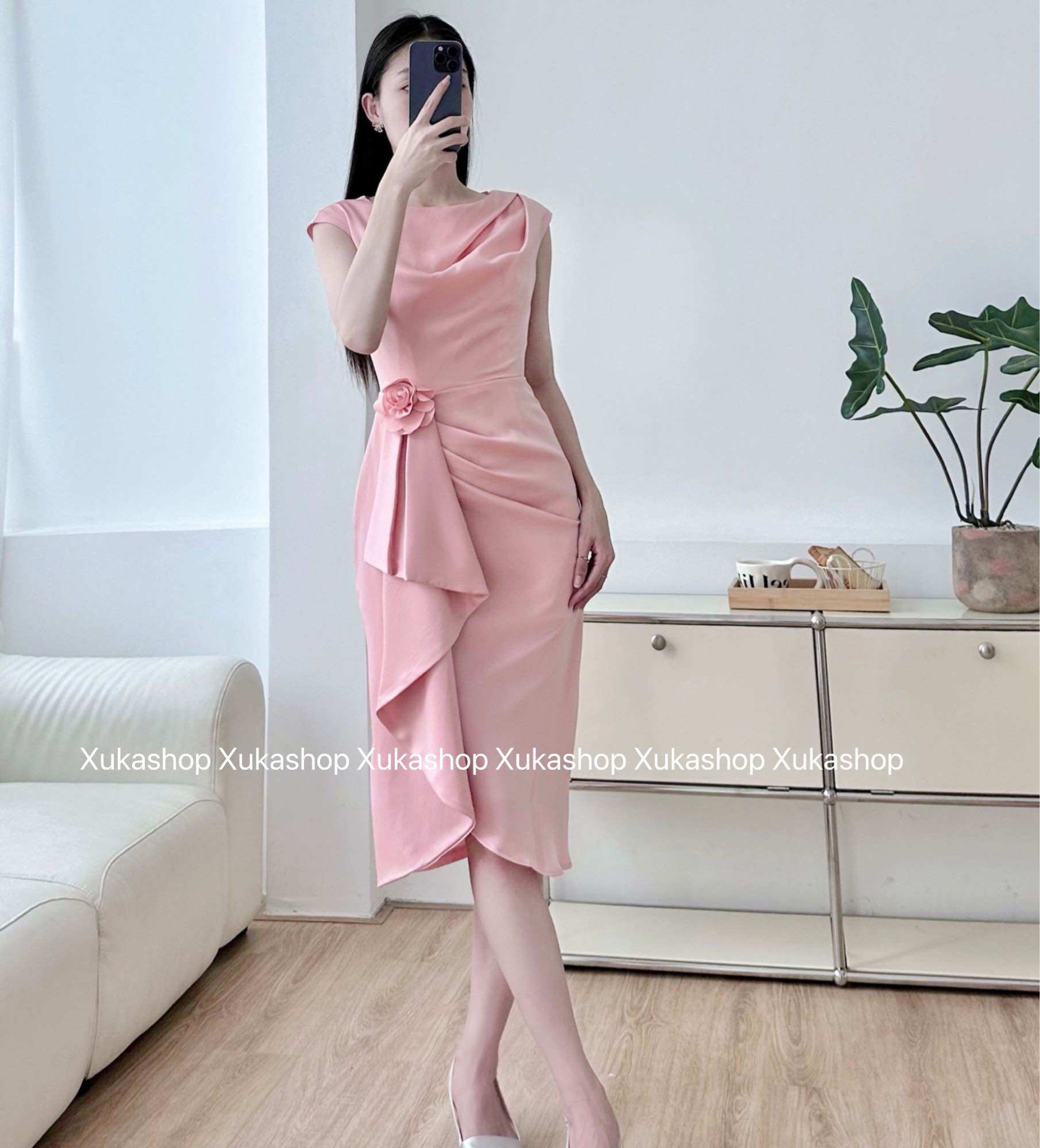 Đầm dự tiệc chất lụa xếp ly xẻ tà phối bèo sang chảnh
