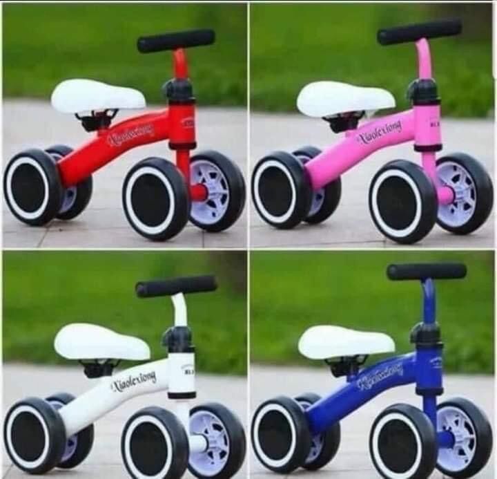 xe chòi chân cân bằng  4 bánh cho bé