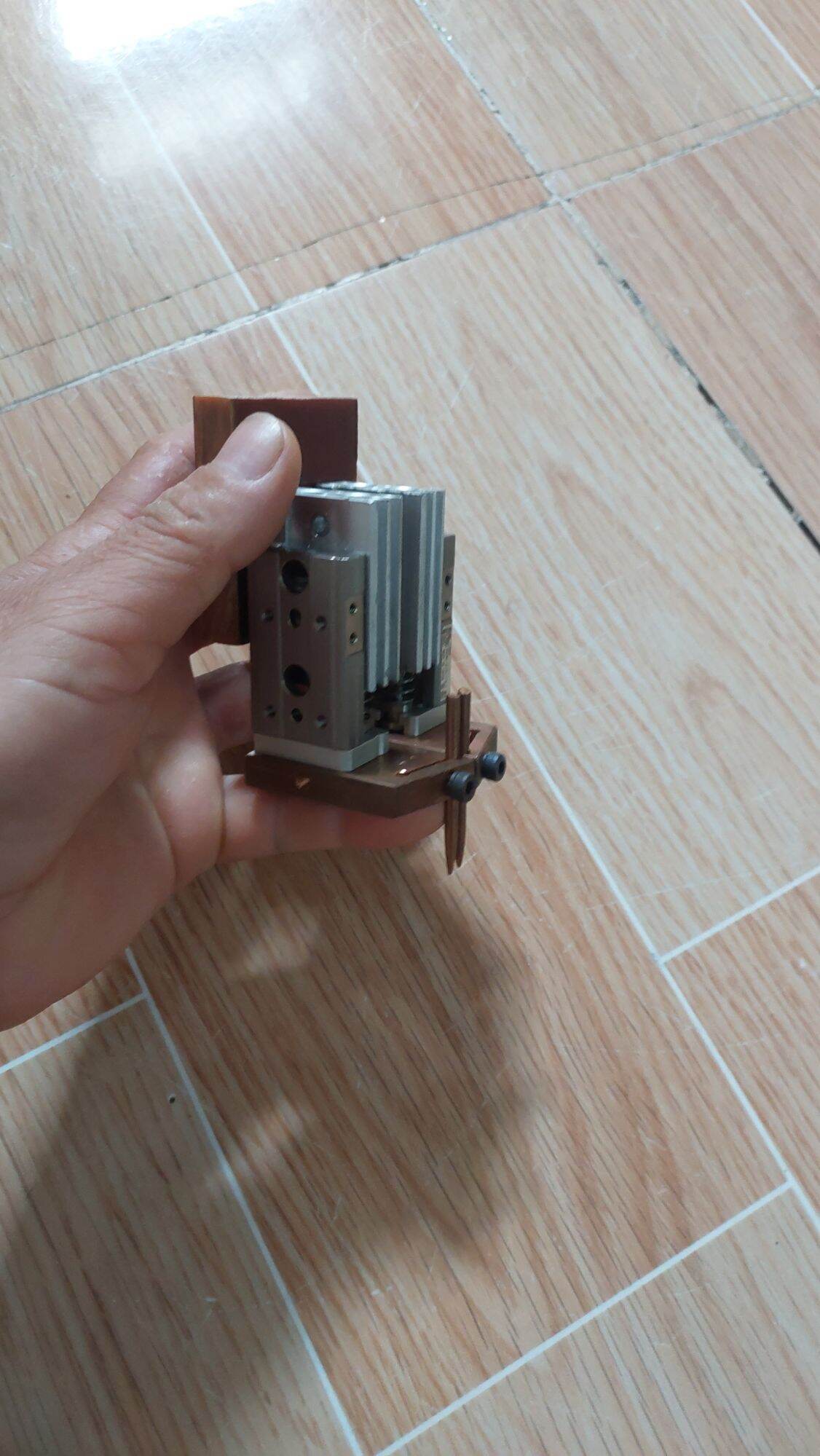 cụm căn lực (chế trụ hàn pin)