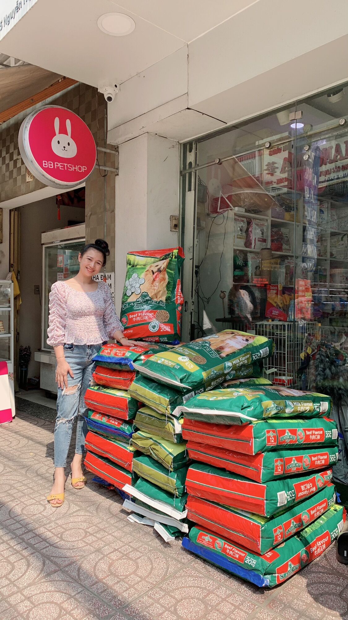 Thức ăn hạt khô cho chó con Classic bao 10kg ( có 25 gói 400g)