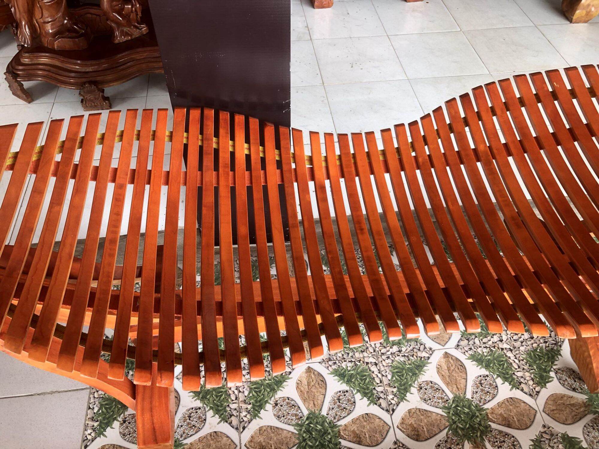 KHUNG VÕNG XÀ CỪ, Tặng kèm cặp móc bạc đạn