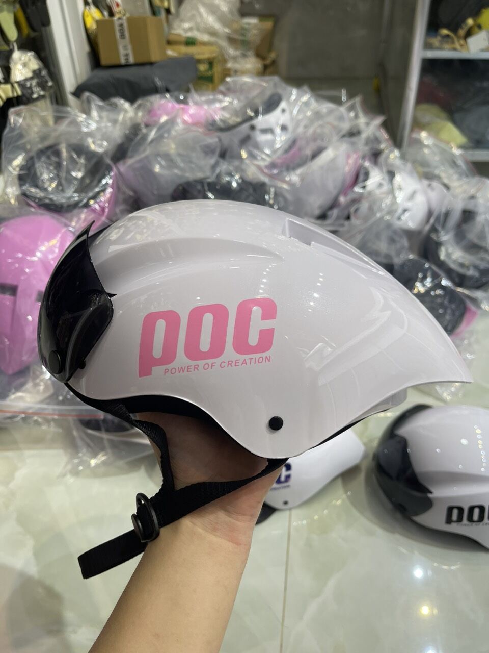 Nón POC đuôi nhọn kèm kính xịn ( Nón trơn lên tem P.O.C )