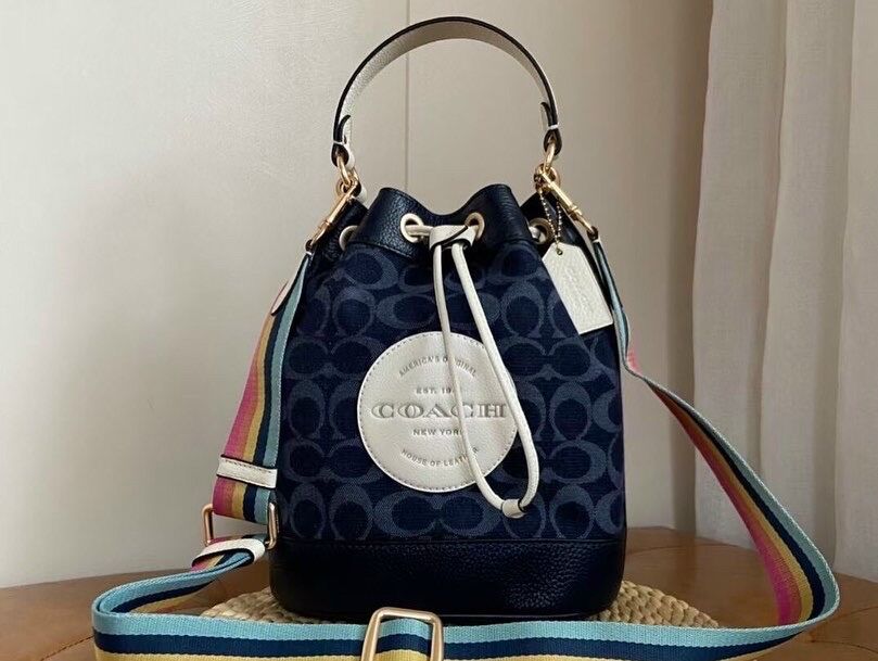 Túi Coach Dempsey Bucket