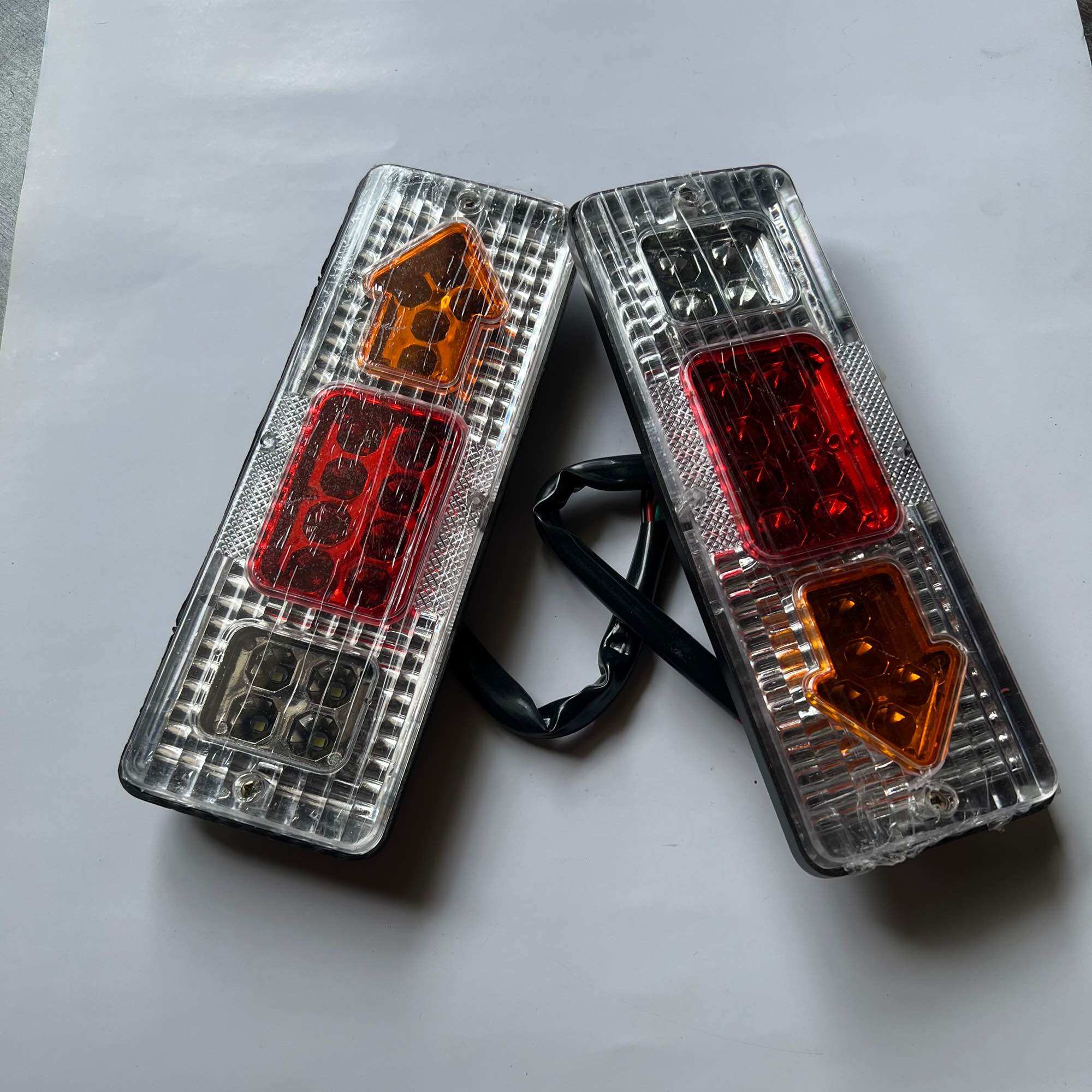 Đèn LED xi nhan sau dành cho tất cả các dòng xe ba gác gác dài 23cm 12V