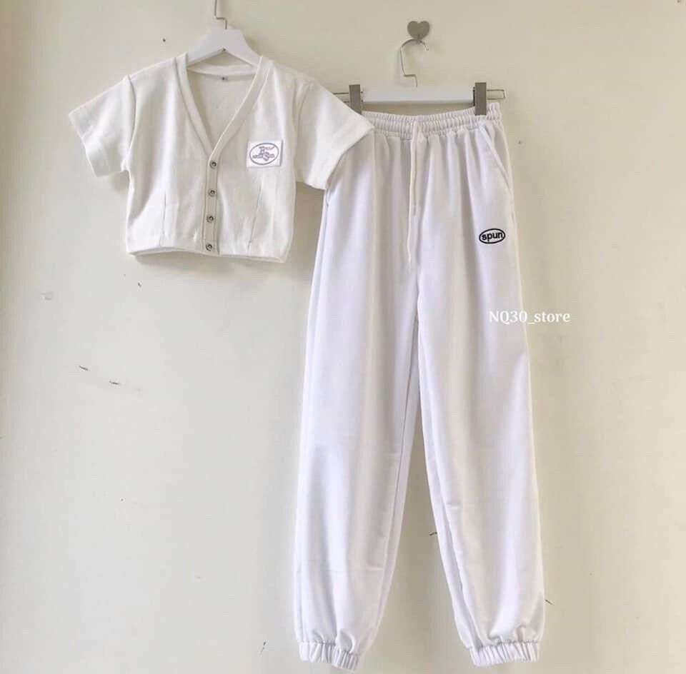 Áo croptop bae logo sịn xò