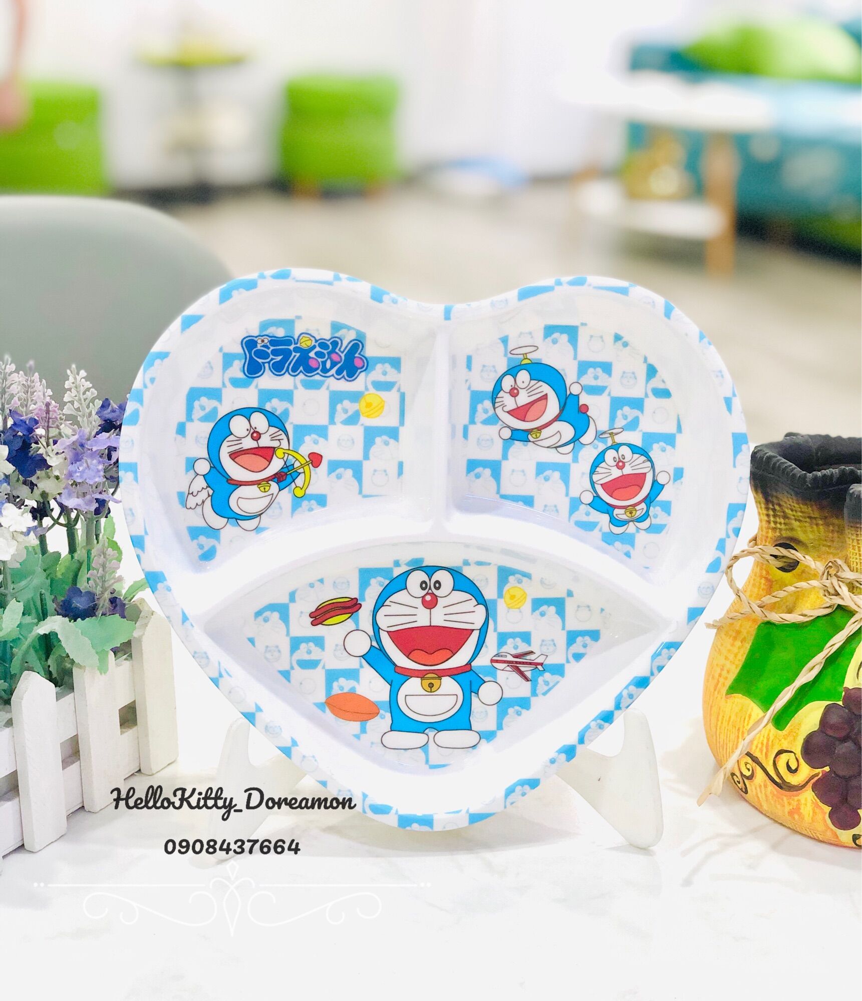 Dĩa trái tim 3 ngăn HelloKitty Doreamon