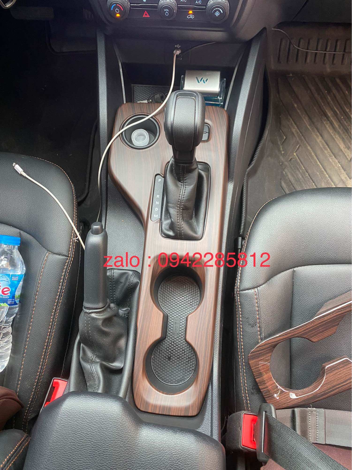 Ốp nội thất ford ranger 2023 xls - xlt - chất liệu nhựa abs nhúng vân carbon . vân đá - vân gỗ . vân gỗ bóng
