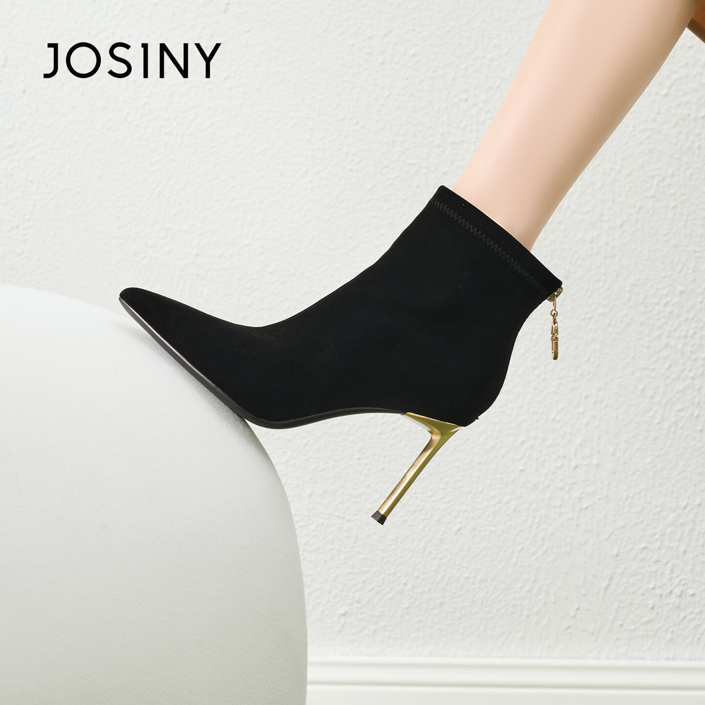 Fashionable Waterproof Platform Short Boots Women's High Heel Velvet Surface Versatile Slim Booties with Back Zipper Giá 1,940,000 Đồng*Miễn phí vận chuyển