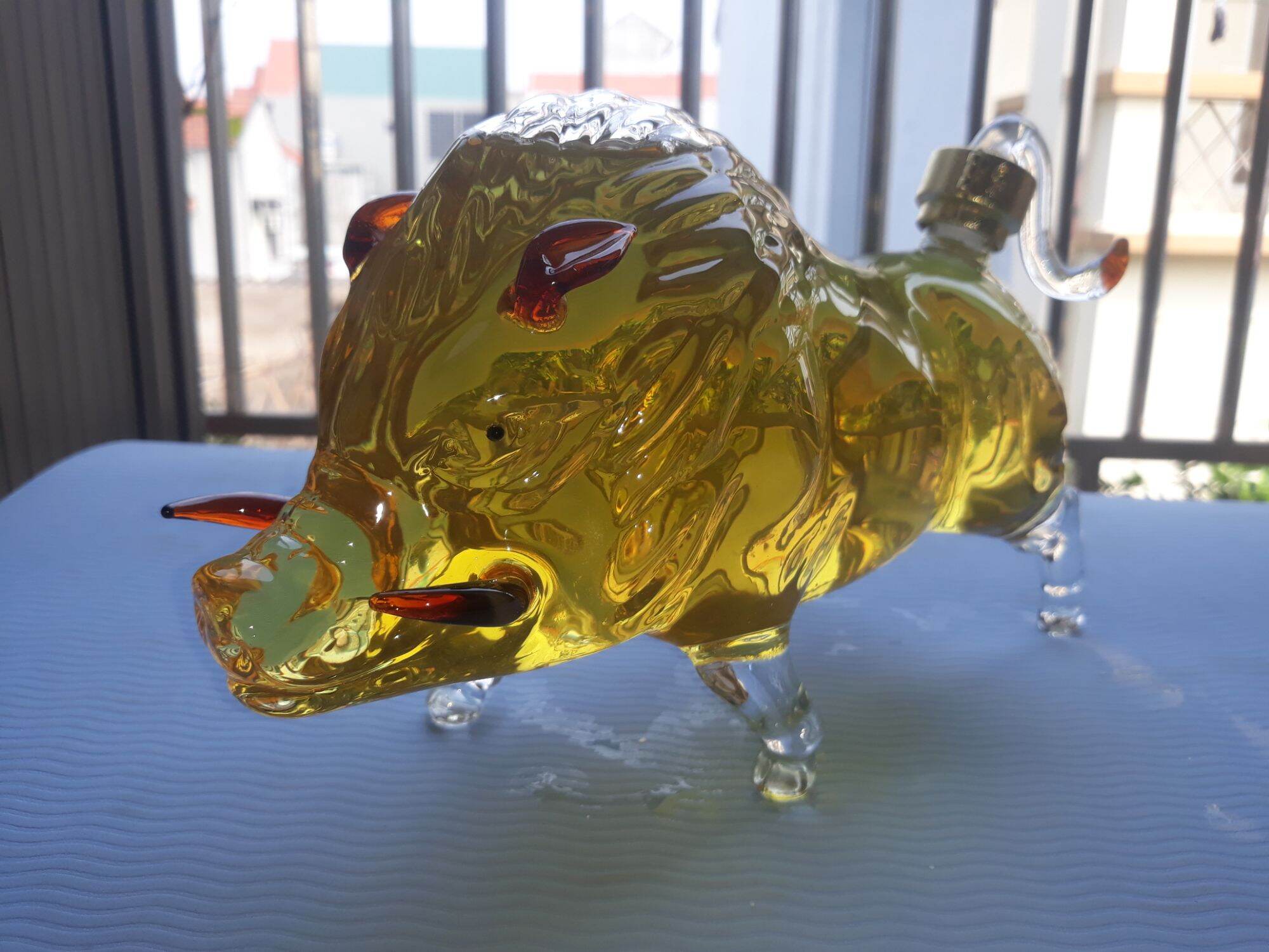 Bình đựng rượu thủy tinh hình con lợn Lòi