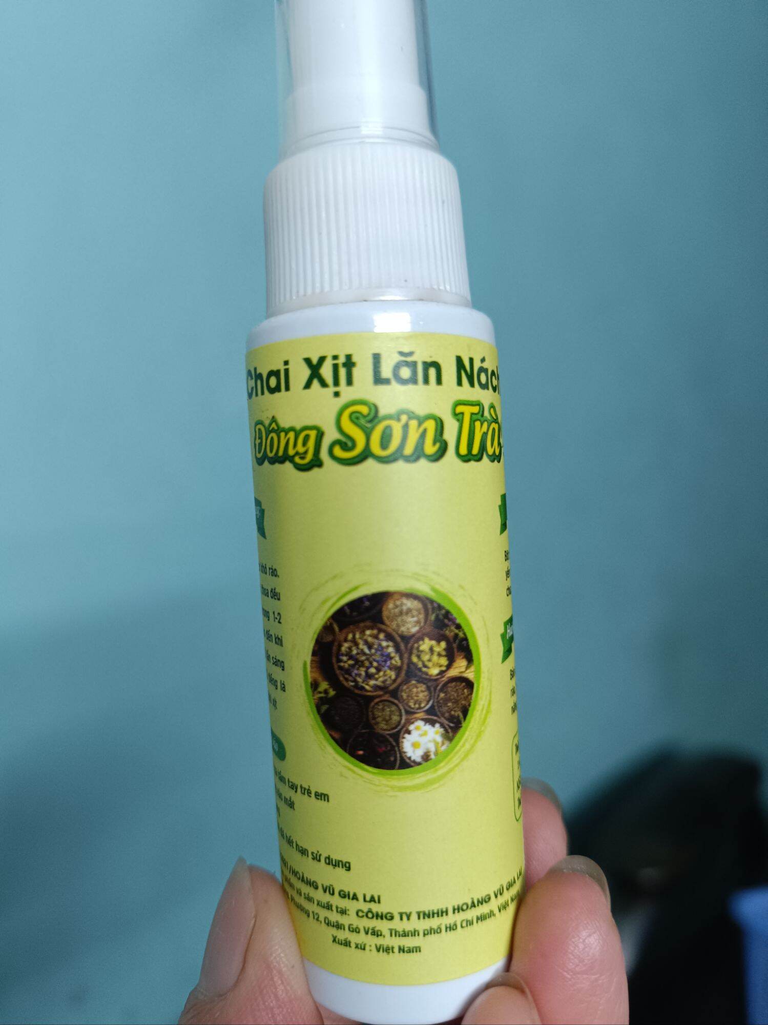 Chai xịt nách đông sơn trà ". hôi nách,hôi chân,hôi tay"