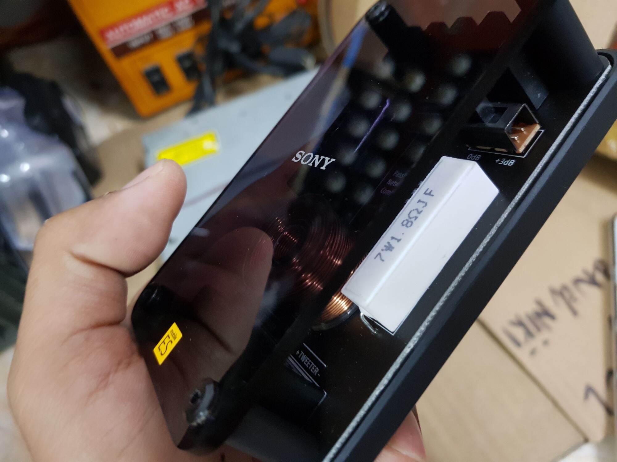 1 cái Mạch phân tần SONY 2WAY chính hãng cho hệ thống âm thanh xe hơi ô tô