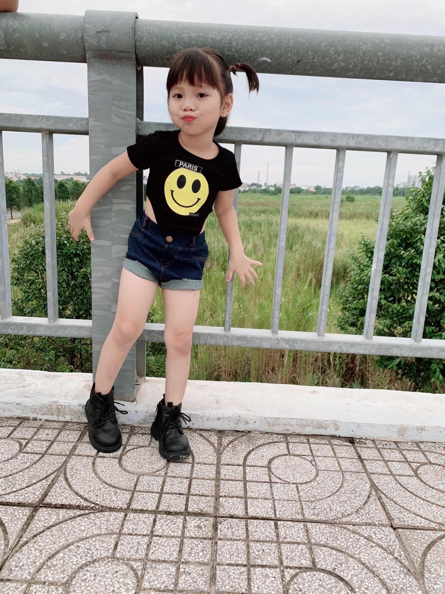 Set áo body suit quần đùi bé gái