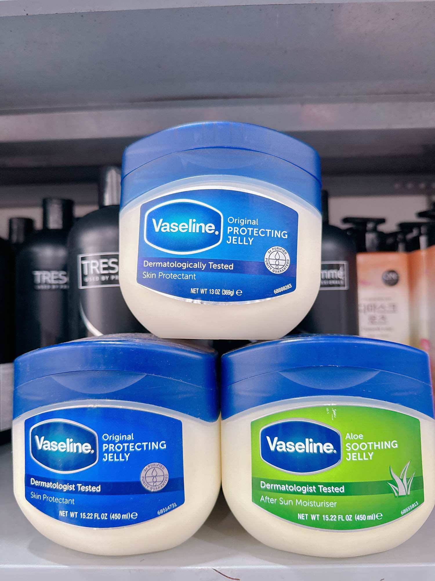 Sáp dưỡng ẩm giảm thâm dạng hủ Vaseline 49g