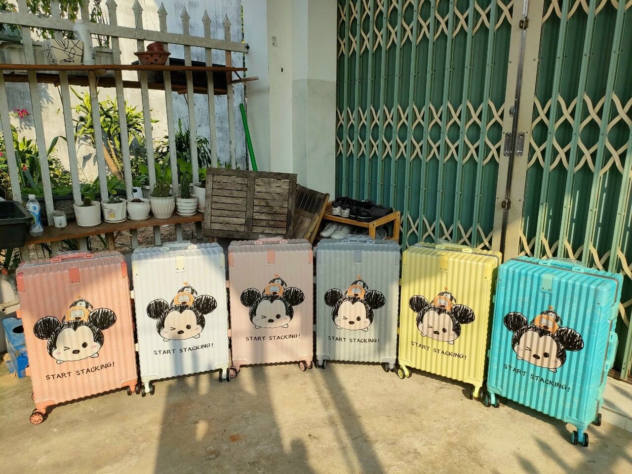 Vali khung nhôm mickey  size24