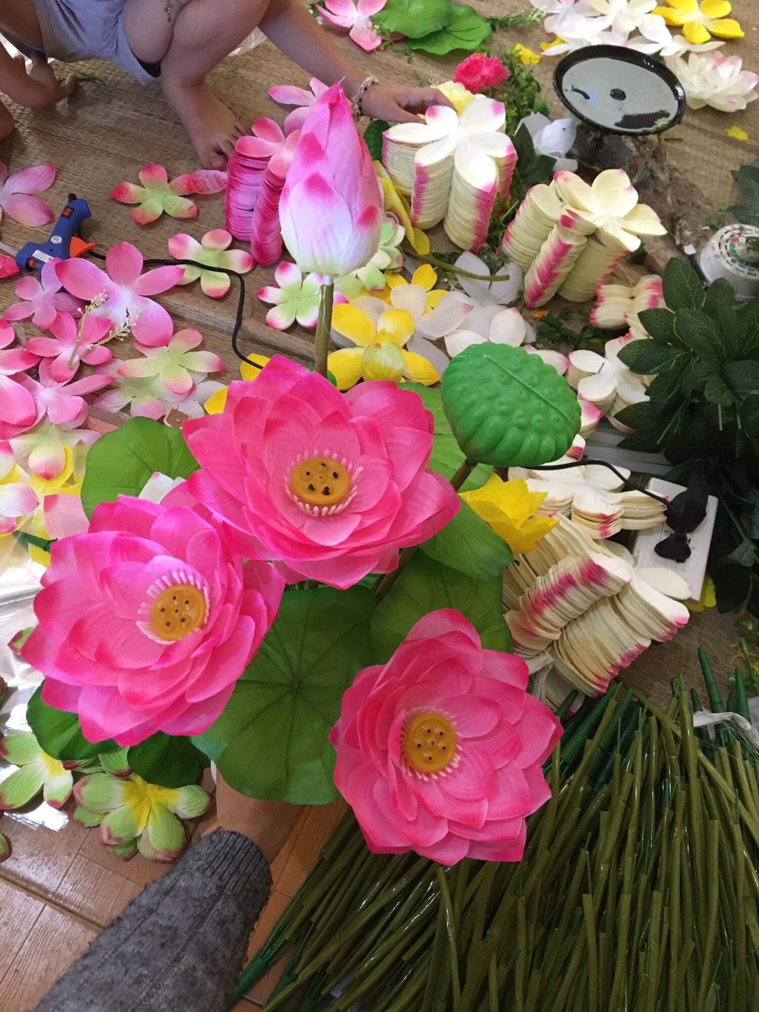 Cành hoa sen cao cấp_ hoa giả trang trí