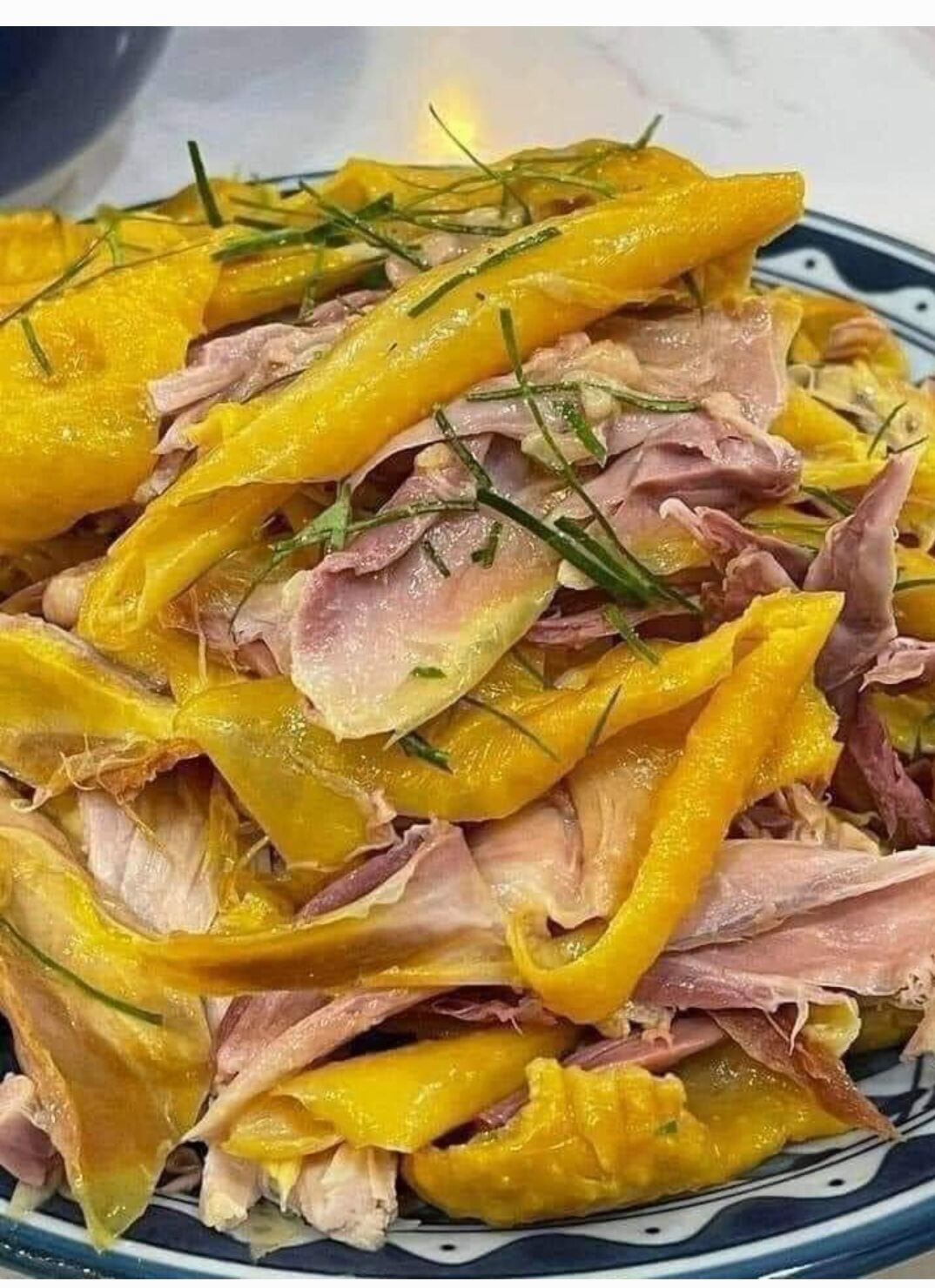 Combo 2 khay gà ủ muối tặng nước chấm thần thánh ( mỗi khay 500g)