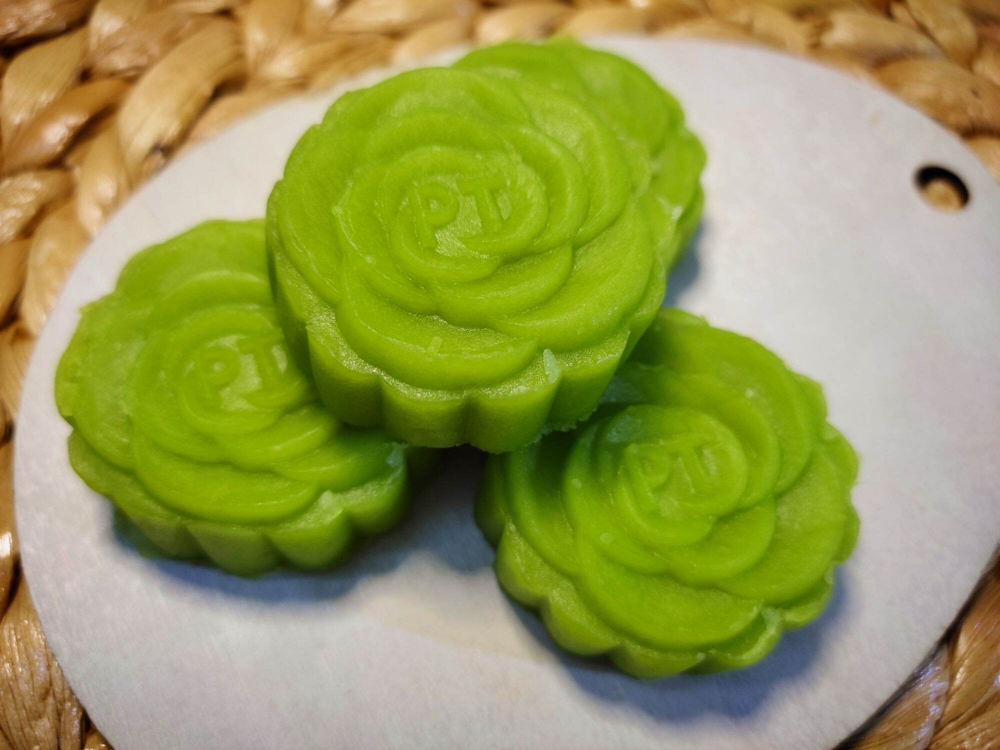 Combo 4 hộp bánh đậu xanh 4 vị (nhân dừa,  dứa,  sầu riêng, môn)