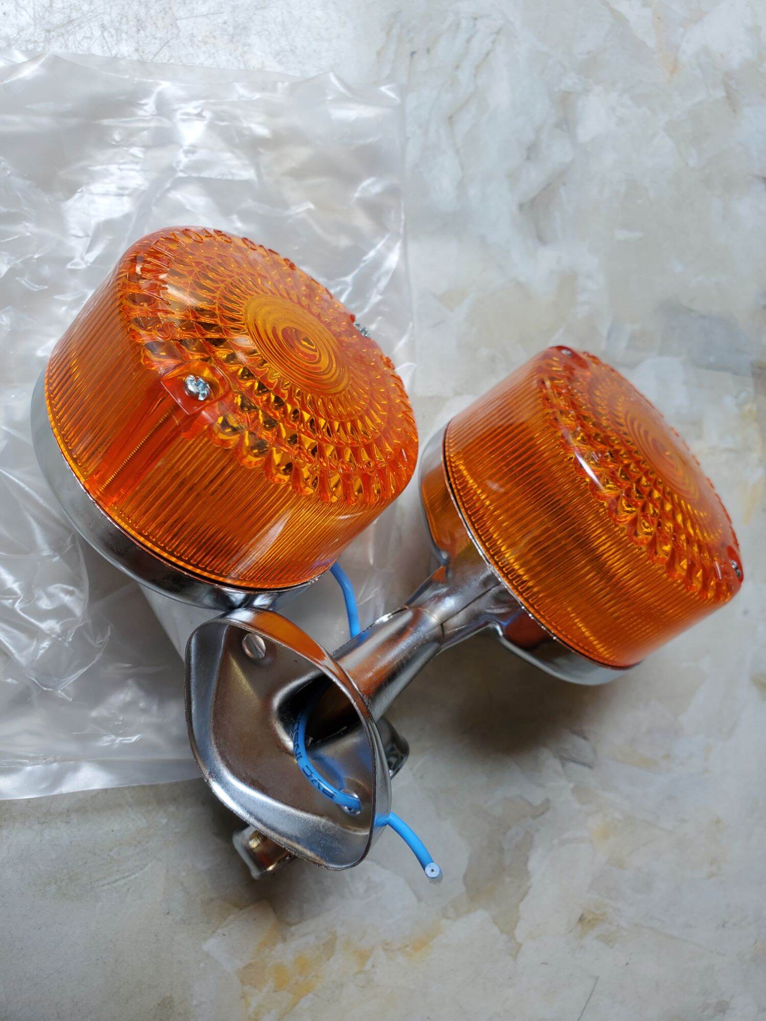 Cặp đèn xi nhan trước và sau xe Cúp 81.