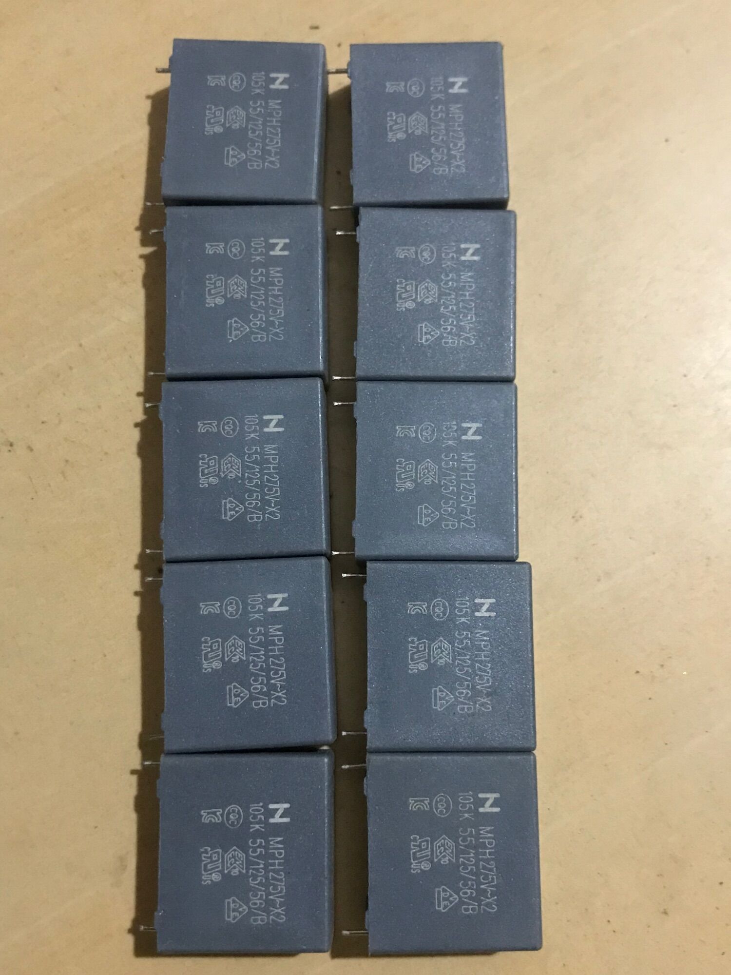 20 Tụ điện 105 k  275 v