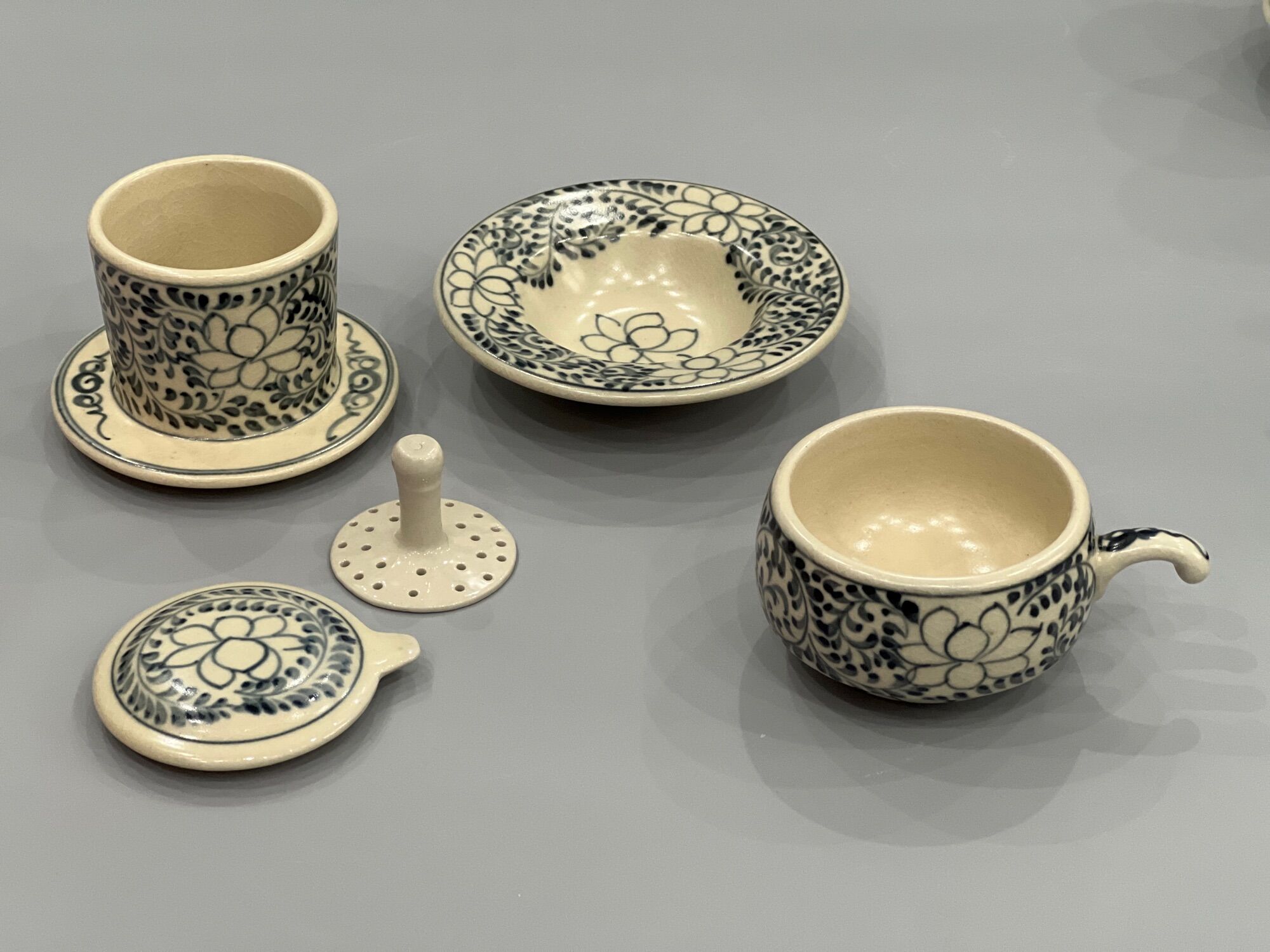 Phin pha cafe gốm sứ Bát Tràng cao cấp men rạn vẽ sen cúc