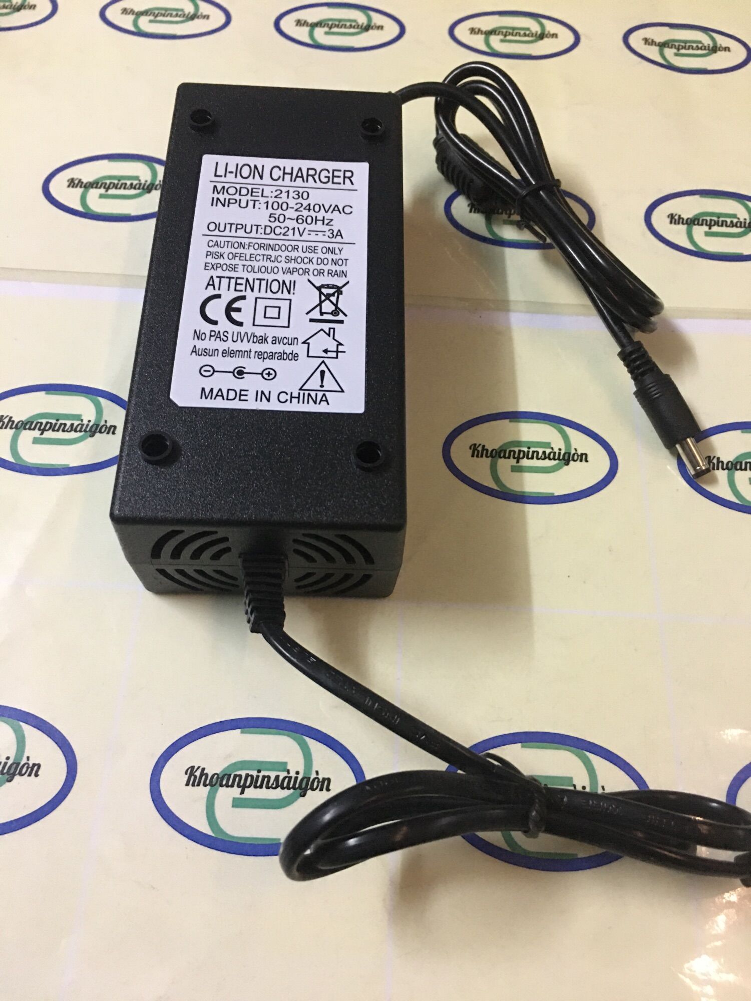 Sạc adapter quạt 5s 3A sạc pin li-ion 21V, có đèn báo