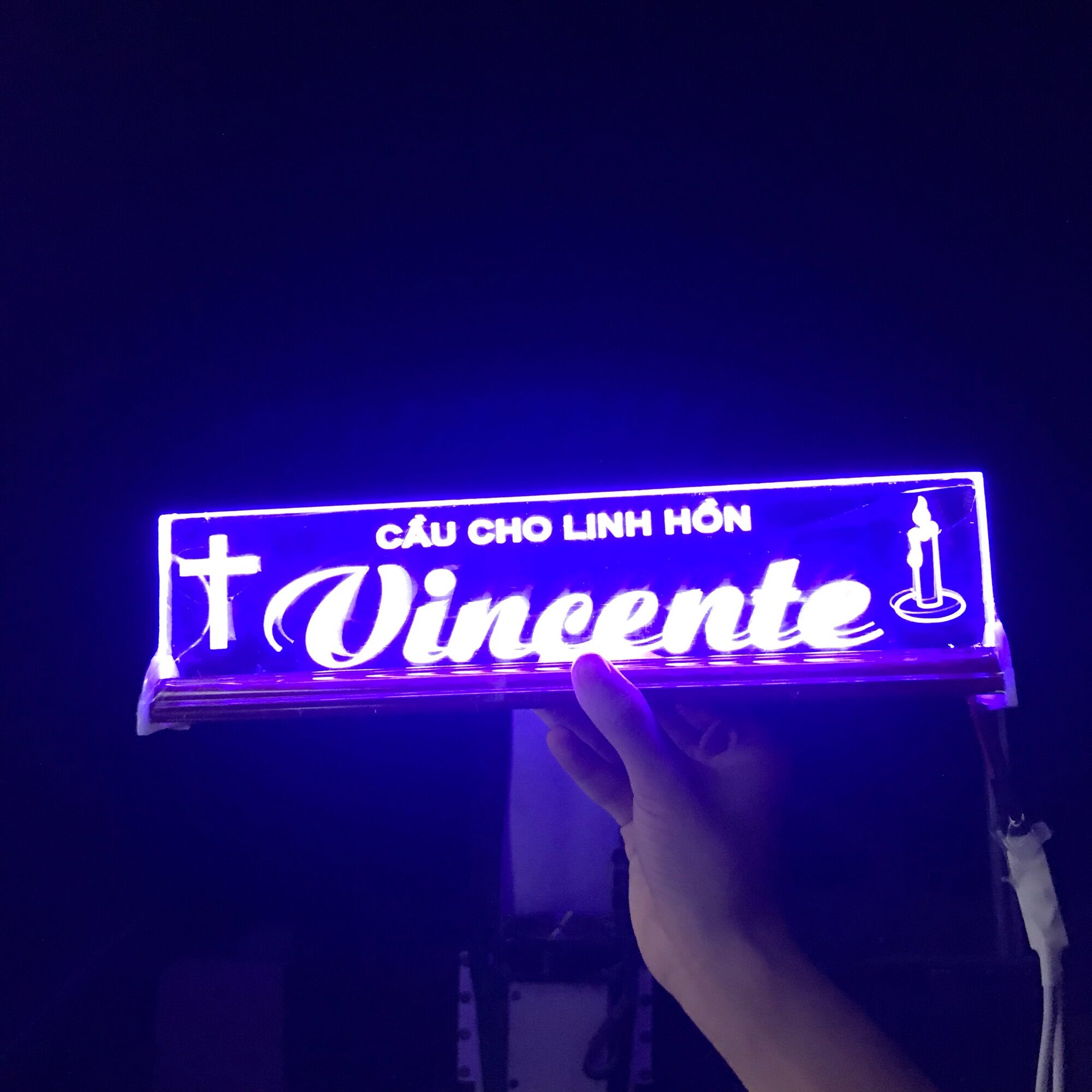 Chữ điện : CẦU CHO LINH HỒN VINCENTE (9x30cm) để bàn