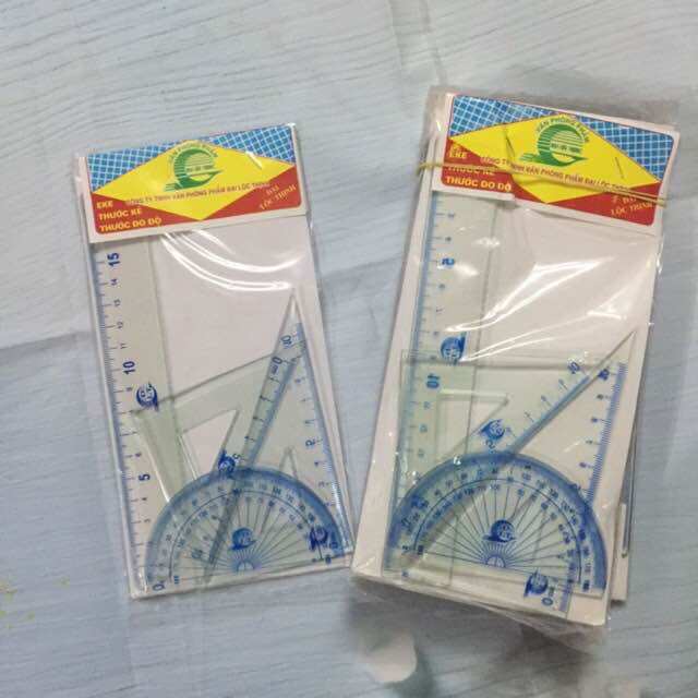 1 bộ thước kẻ , thước bộ