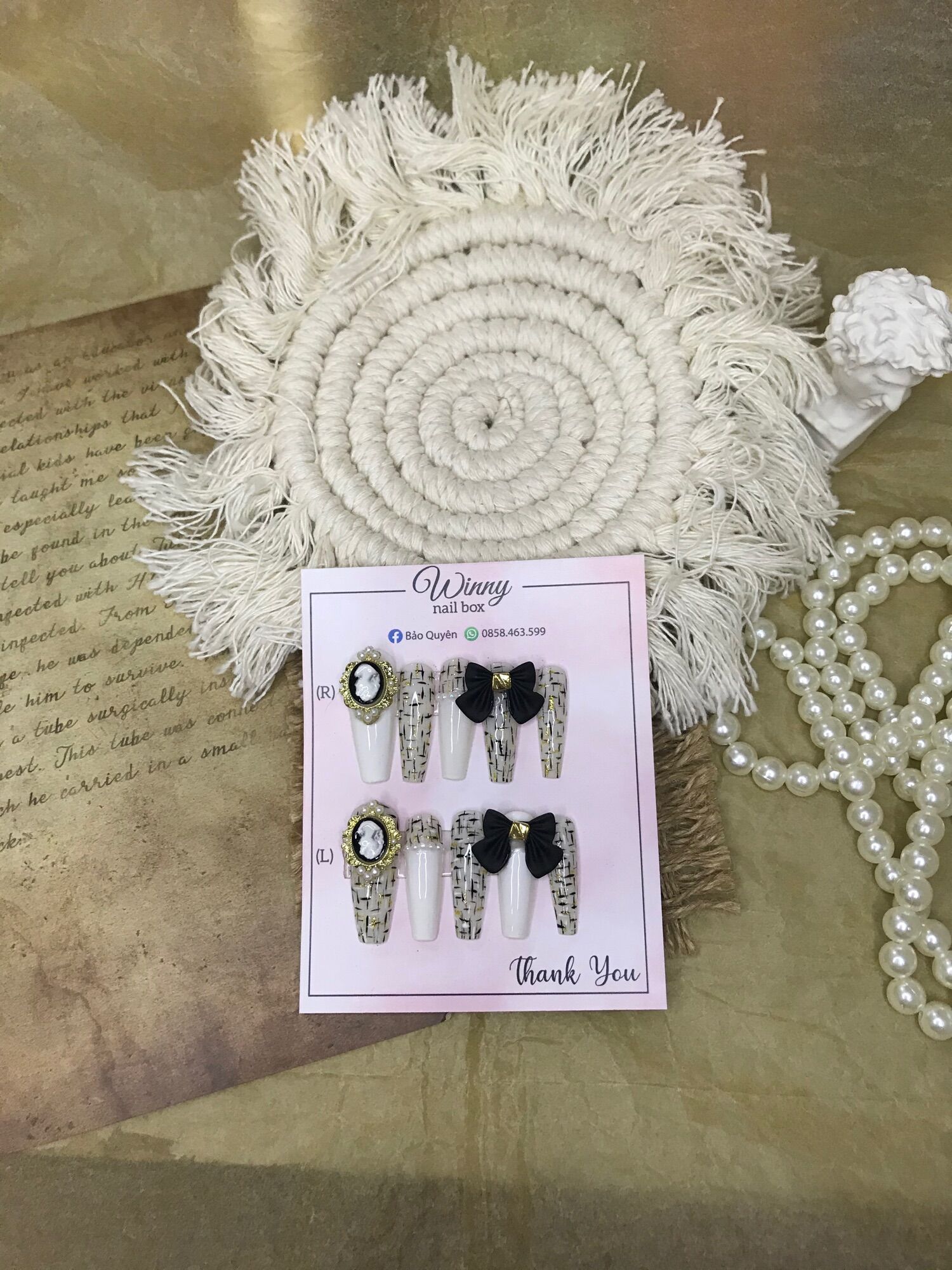 Nailbox móng up móng giả trắng đen kẻ dạ