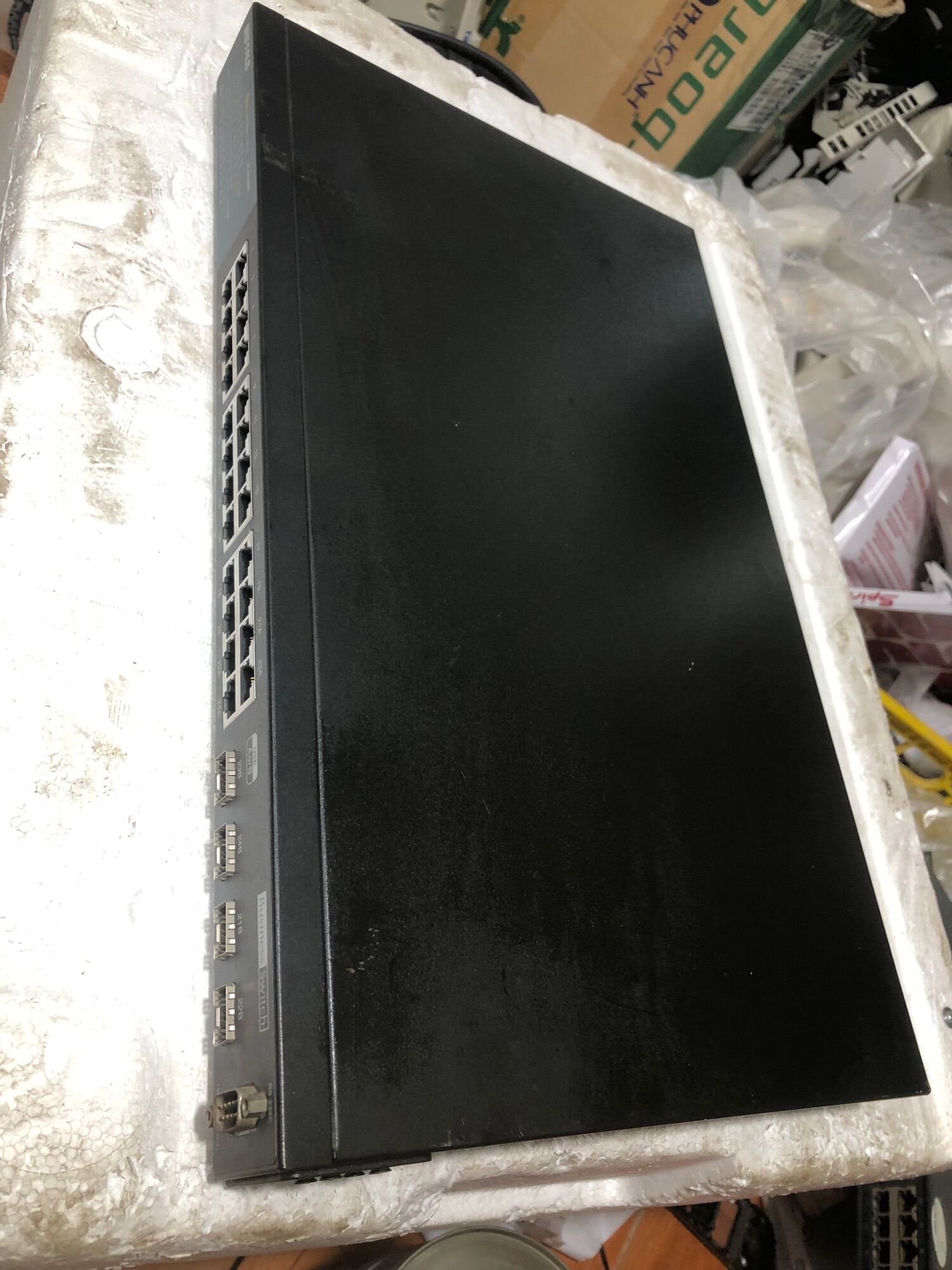 Switch Buffalo BS-G2024  và Buffalo WZR-1750DJP