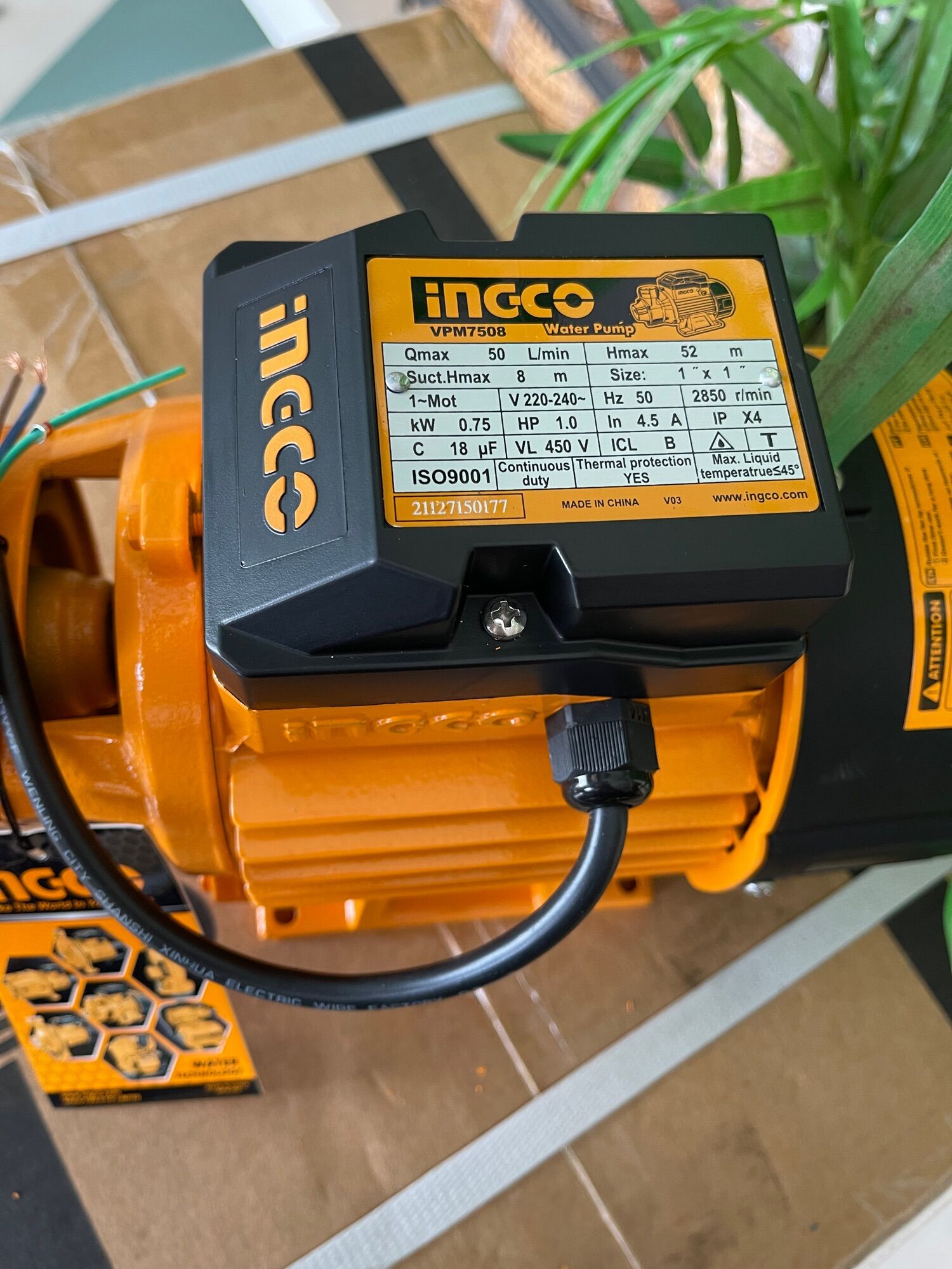 Máy bơm nước 750W (1HP) INGCO VPM7508