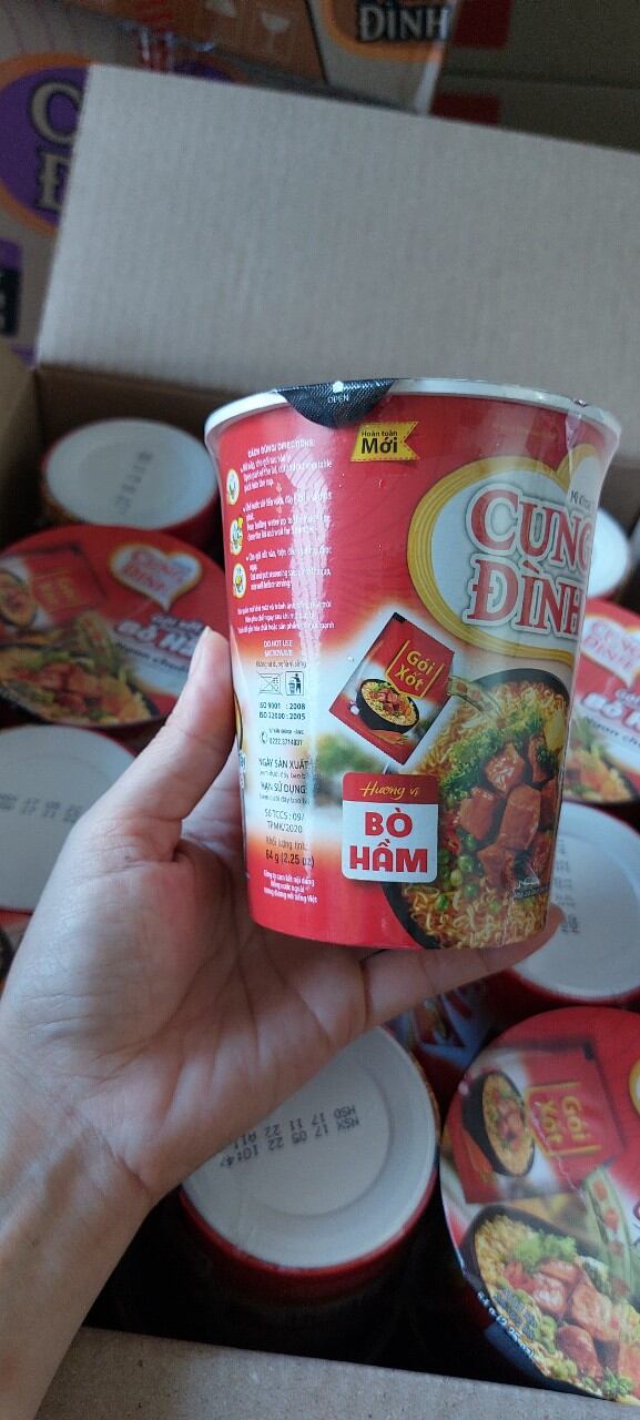 Thùng mì ly hương vị Bò Hầm + Trứng Cung Đình ( thùng 24 ly, ly 100g )