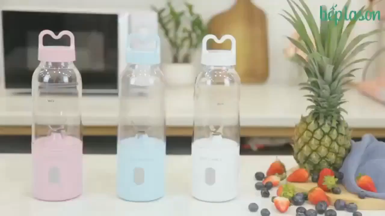 Máy Xay Sinh Tố Đa Năng Cầm Tay Meet Juice - Xay cực nhanh 9s, cao cấp, an toàn .Thiết kế sang trọng, chắc chắn. Tháo lắp dễ dàng. Cối xay bằng nhựa cao cấp chống va đập. Chân đế chống trượt.