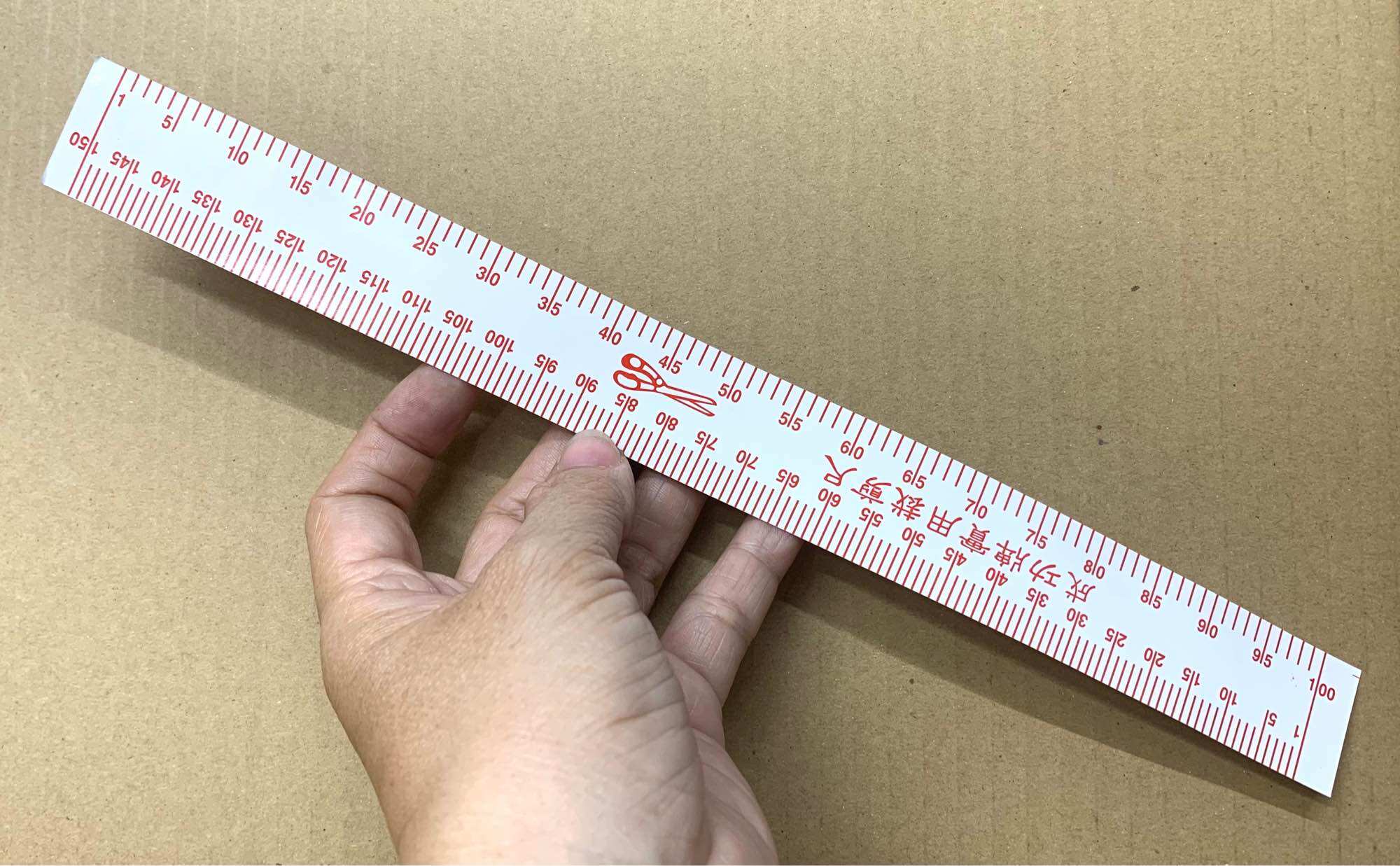 Thước giấy đo tỷ lệ.