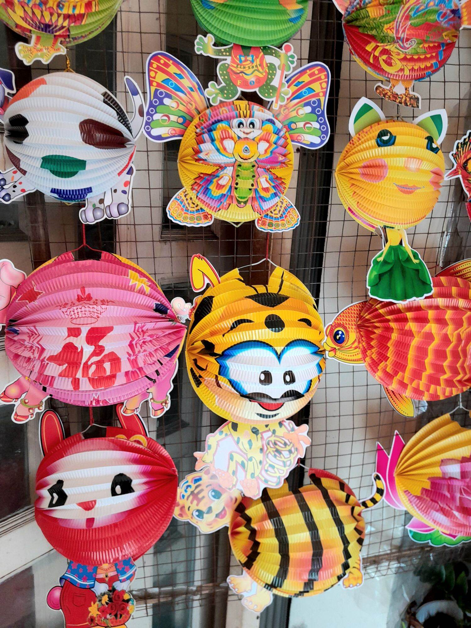 50 lồng đèn thú trung, có que cầm