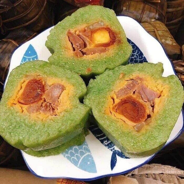 Bánh tét trà cuôn