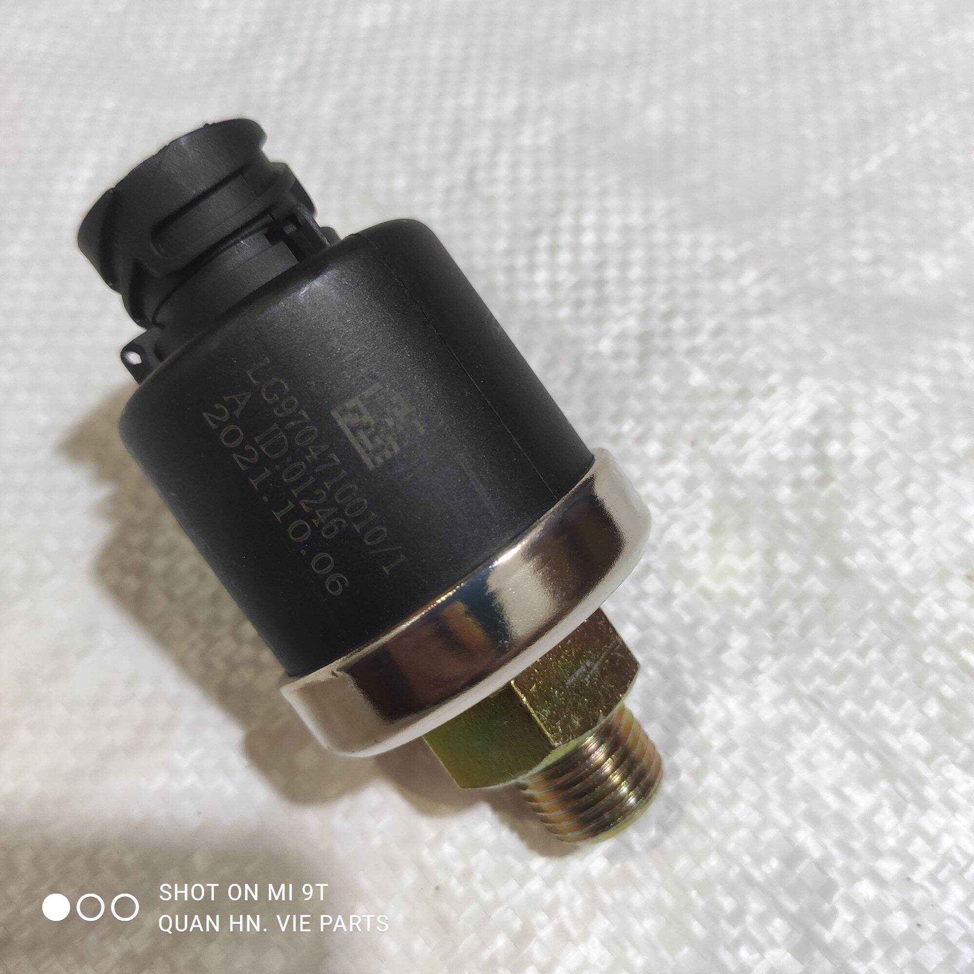 Núm báo hơi Howo TMT Sinotruk, cảm biến hơi Howo, Công tắc cảm biến báo áp suất hơi dùng cho xe TMT sinotruk , cục báo hơi xe ben xe tải TMT sinotruk... VIE PARTSTS