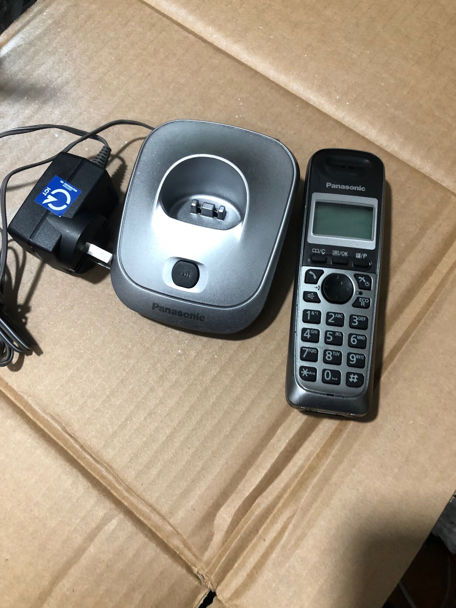 Điện thoại mẹ bồng con Panasonic 2511