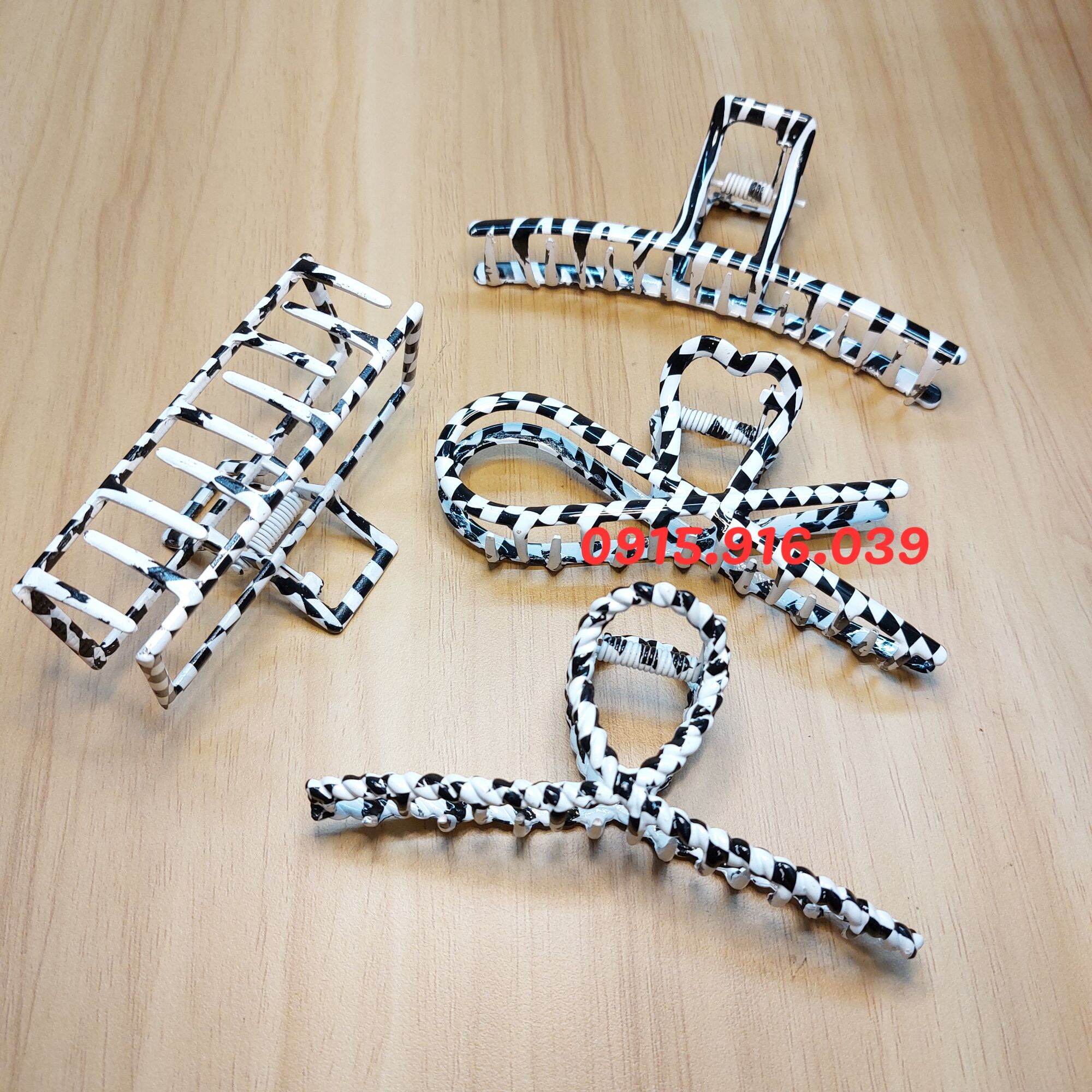 Kẹp Tóc Kim Loại Caro Sọc Trắng Đen