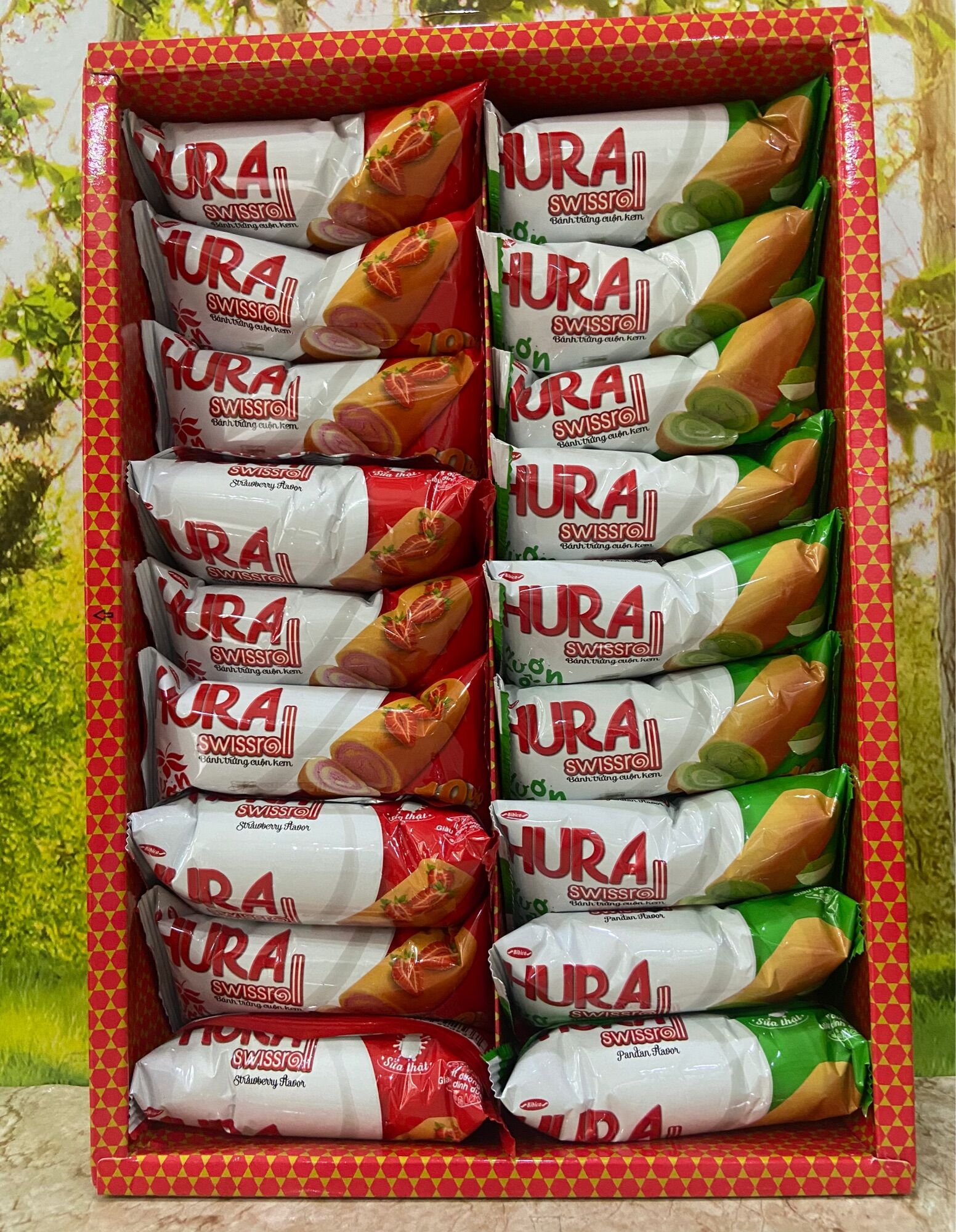 Bánh trứng cuộn kem Hura Swissroll BiBiCa 396g/hương Cốm - Dâu)