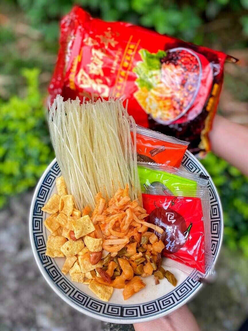 Bún ốc liễu châu màu đỏ 35k/ gói đỏ