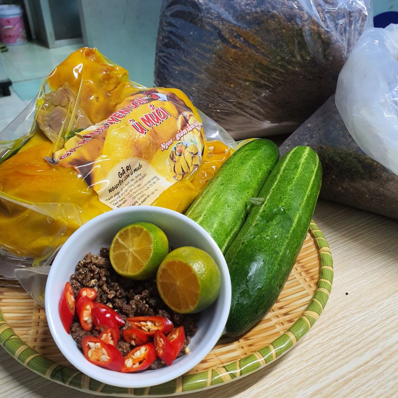 MUỐI TIÊU THẦN THÁNH CHẤM GÀ Ủ MUỐI