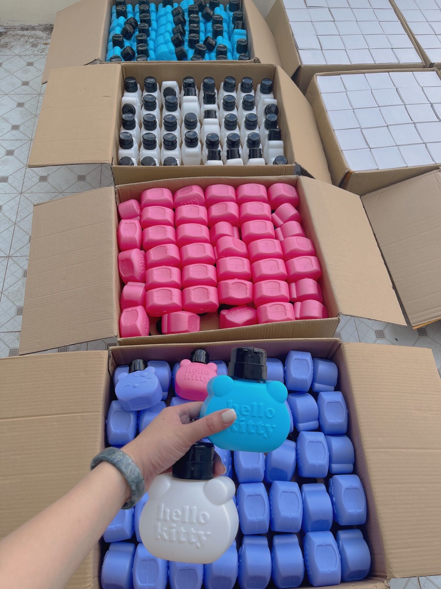 BÌNH ĐỰNG AXITON KITTY ( GIAO MÀU NGẪU NHIÊN )