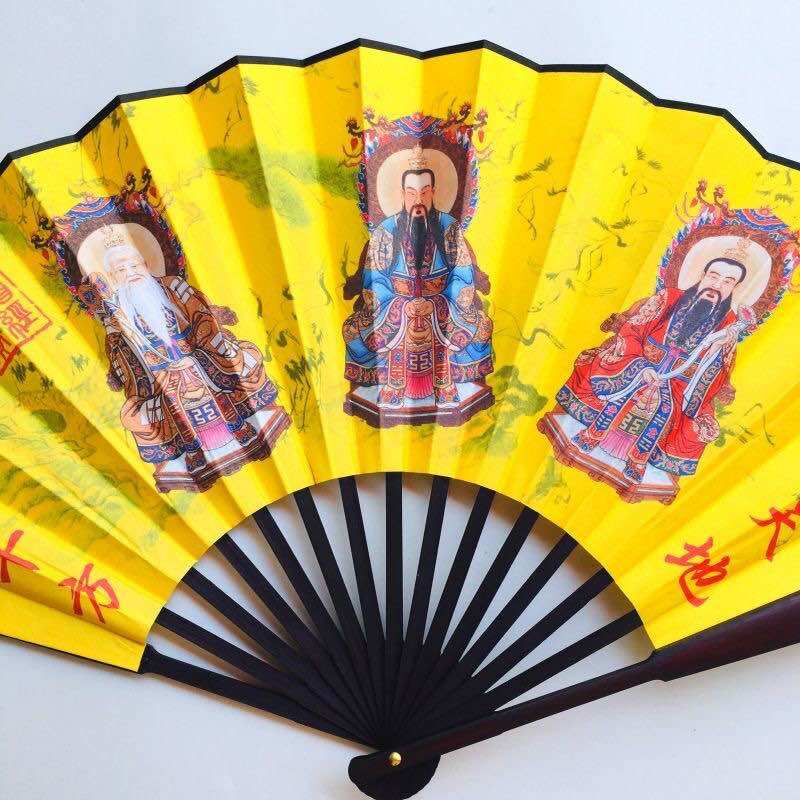 Quạt lụa Tam Thanh đạo tổ tặng kèm kệ gỗ