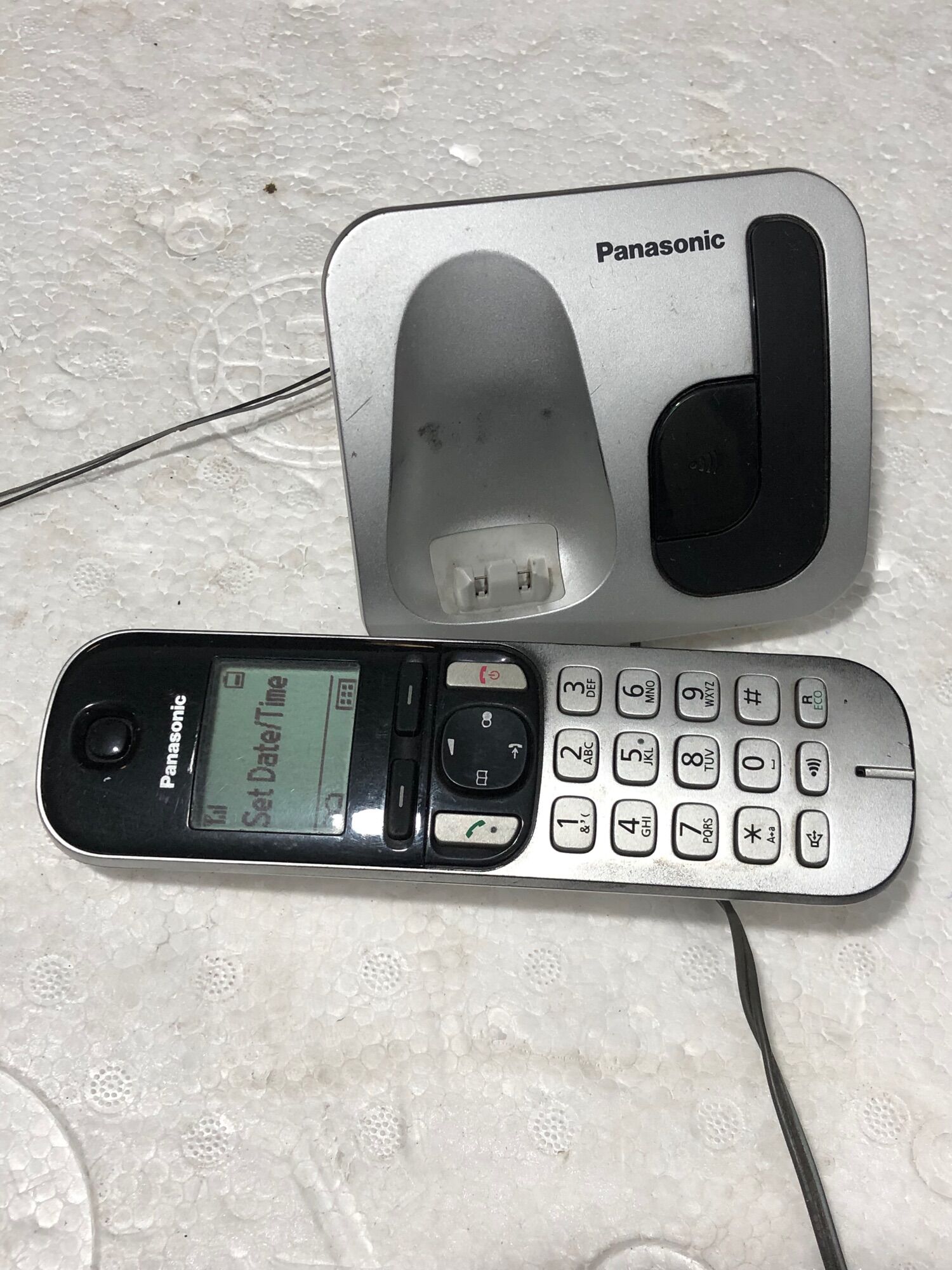 Điện thoại mẹ bồng con Panasonic KX-TGC210,6411