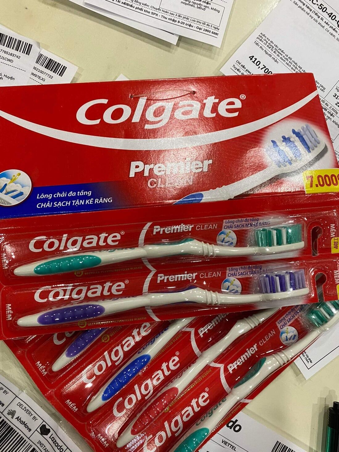 Bàn chải đánh răng Colgate Premier mềm mịn (1 cây)