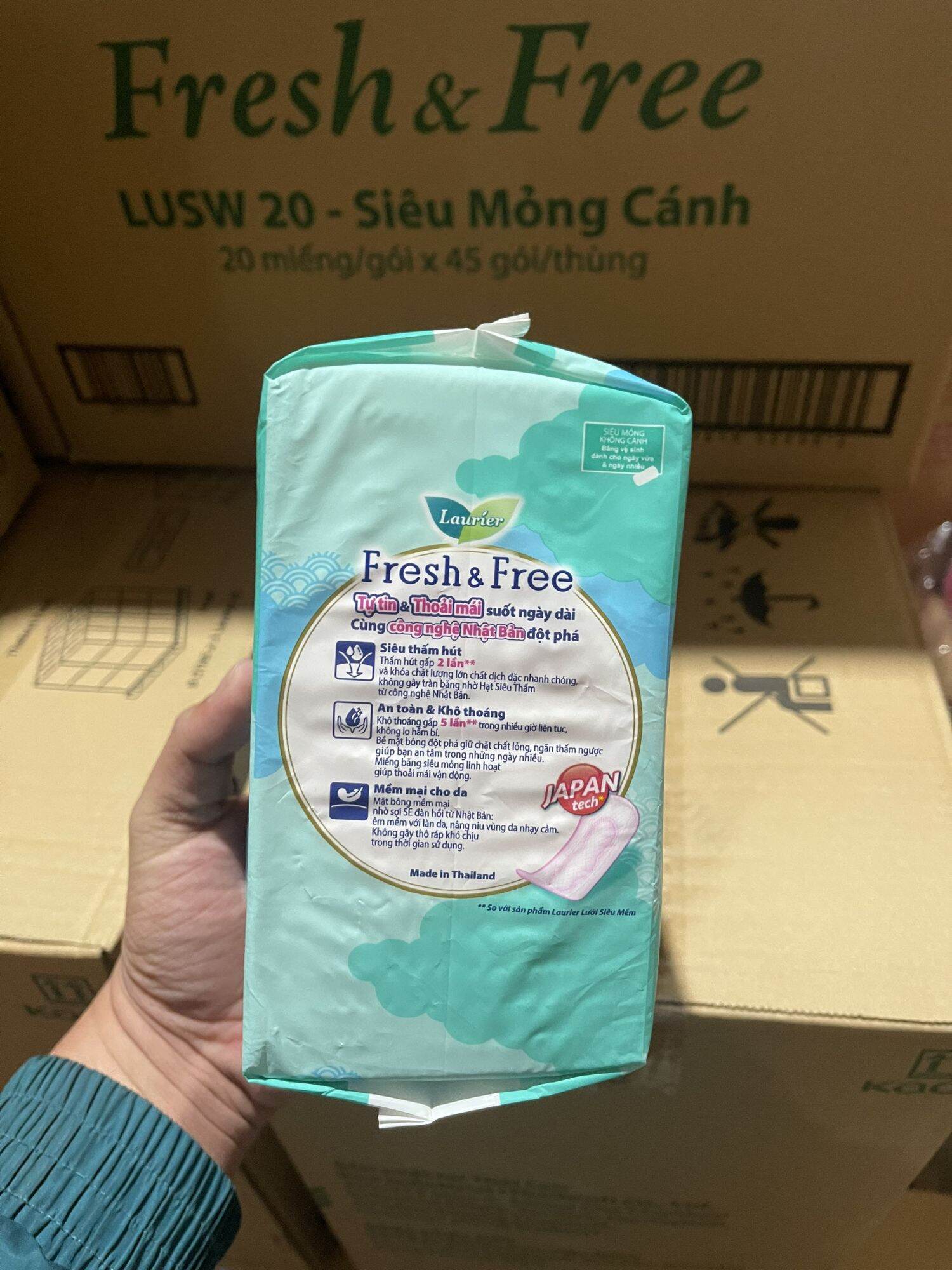 Combo 3 túi = 60 miếng băng vệ sinh có cánh Laurie