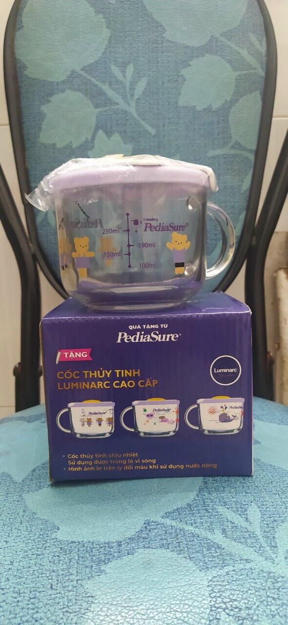 Cốc thủy tinh to có chia vạch hàng km pediasure